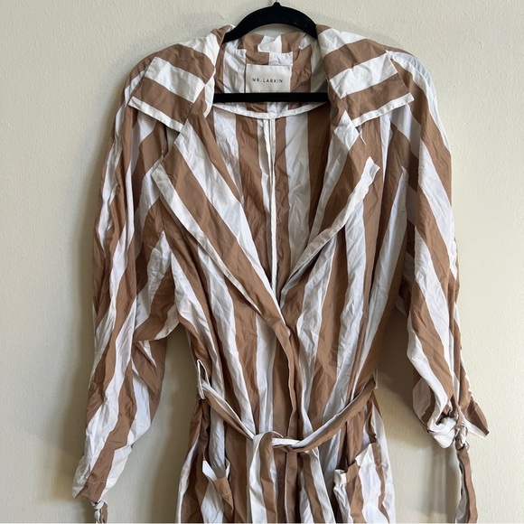 Mr Larkin Ahinaa Striped Tan and White light weight long coat. Size Medium - Picture 4 of 9